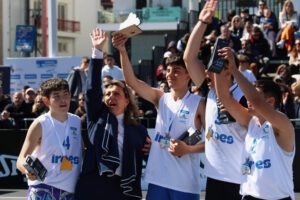 Η Μαρία Αντωνίου με τον Αναπληρωτή Υπουργό Αθλητισμού Γιάννη Βρούτση στην επίσκεψή του στην Καστοριά και στο «1ο  Stoiximan Aegean Ball Festivalgoesto…Καστοριά»