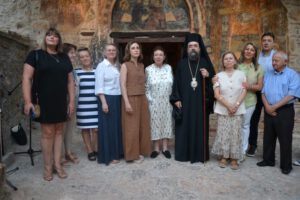 Η Βουλευτής Μαρία Αντωνίου με την Υπουργό Πολιτισμού Λίνα Μενδώνη κατά την επίσκεψή της στην Καστοριά